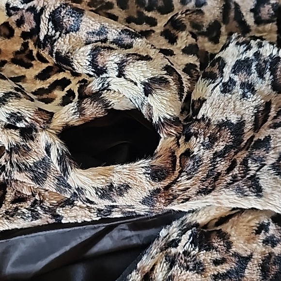 STUNNING JM COLLECTION FAKE LEOPARD PRINT FUR COAT - Picture 14 of 14